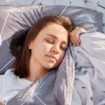 Mengapa Istirahat Malam yang Cukup Membantu Hari Terasa Lebih Ringan